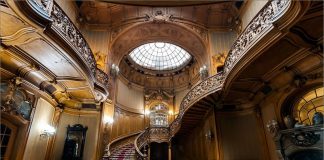 Автобусно-пішохідна оглядова екскурсія від Високого замку до Гори страт.